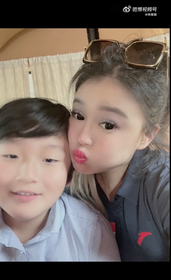 组图:邹市明老婆冉莹颖发博晒儿子轩轩小学毕业照