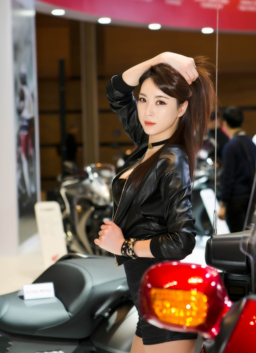 韩国摩托赛车女郎朱多贺的迷人身材