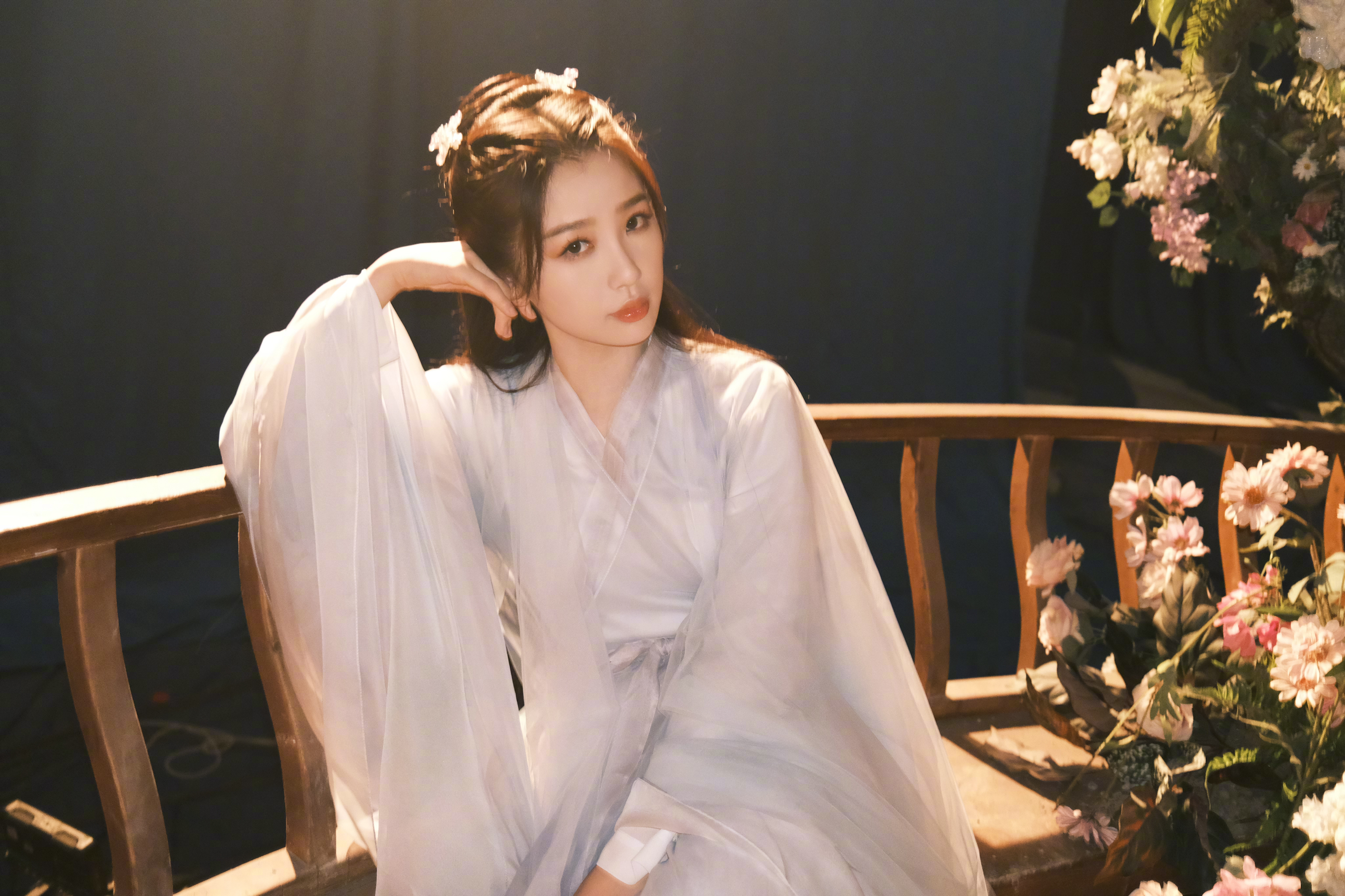 《苍兰诀》迎来大结局,虞书欣发花絮照告别小兰花