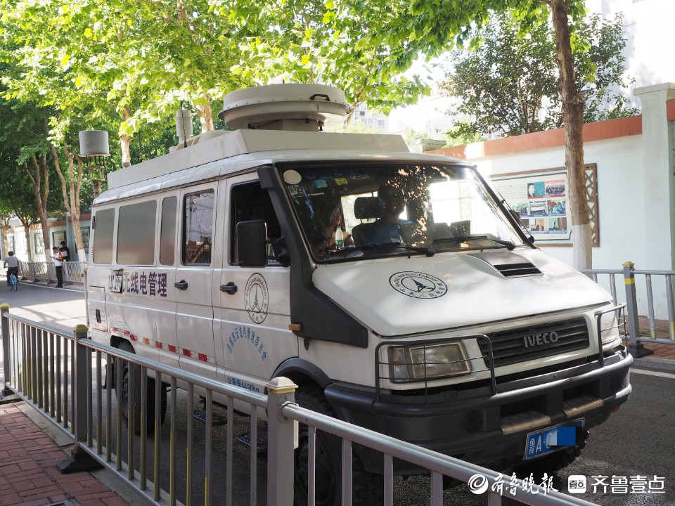 无线电移动监测车驻防高考考点,确保考试公正严谨