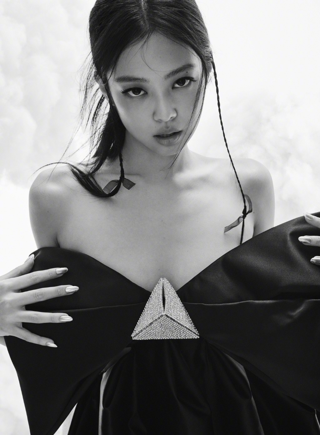 jennie《elle us》画报,简约的造型,魅惑又性感,时尚感拉满
