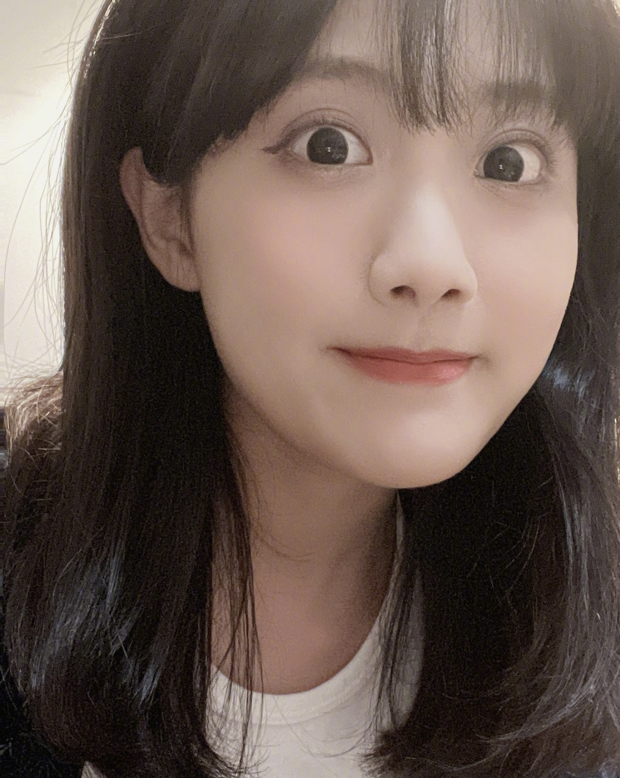 清纯系小美女李艺彤,年轻漂亮的小美女就是招人喜欢呀!