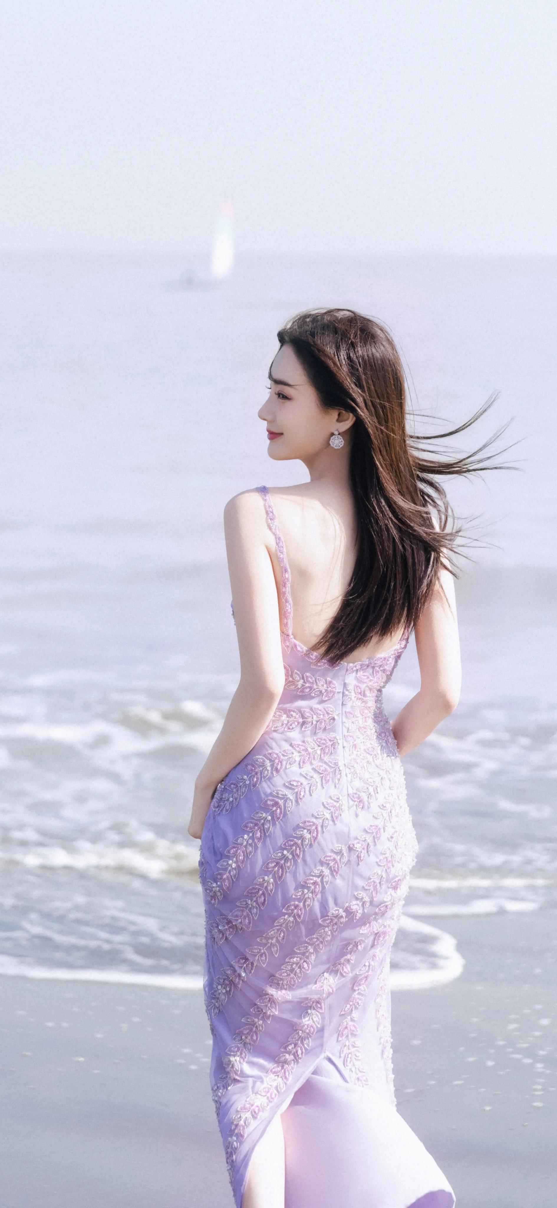 李一桐海边清新写真照,唯美清纯的模样,着实让人心动!