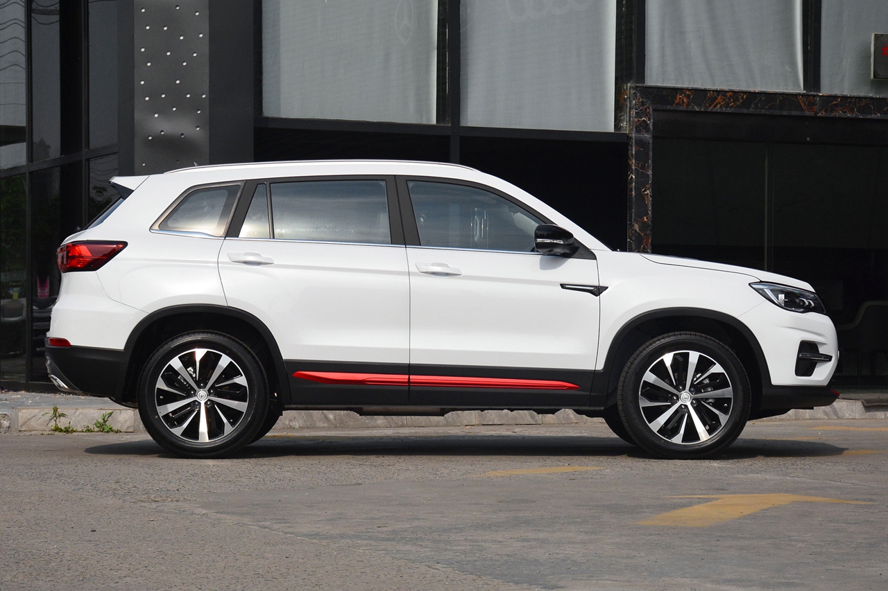 2021款长安cs75荣耀百万版1.5t dct领航型