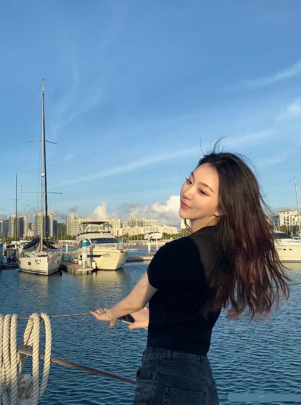 网红美女小妮子迷人美照欣赏真好看