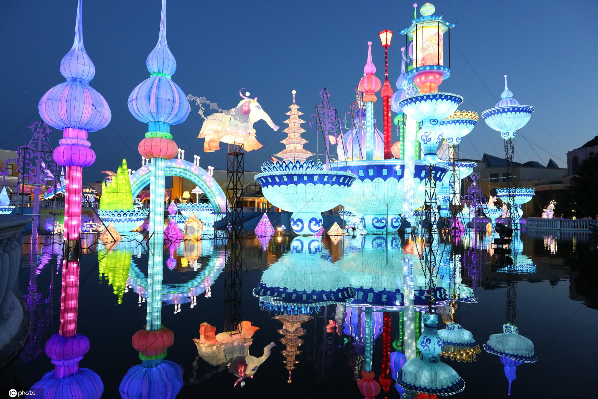 40万平米璀璨灯海点亮长春之夏"天下第一灯会"震撼春城