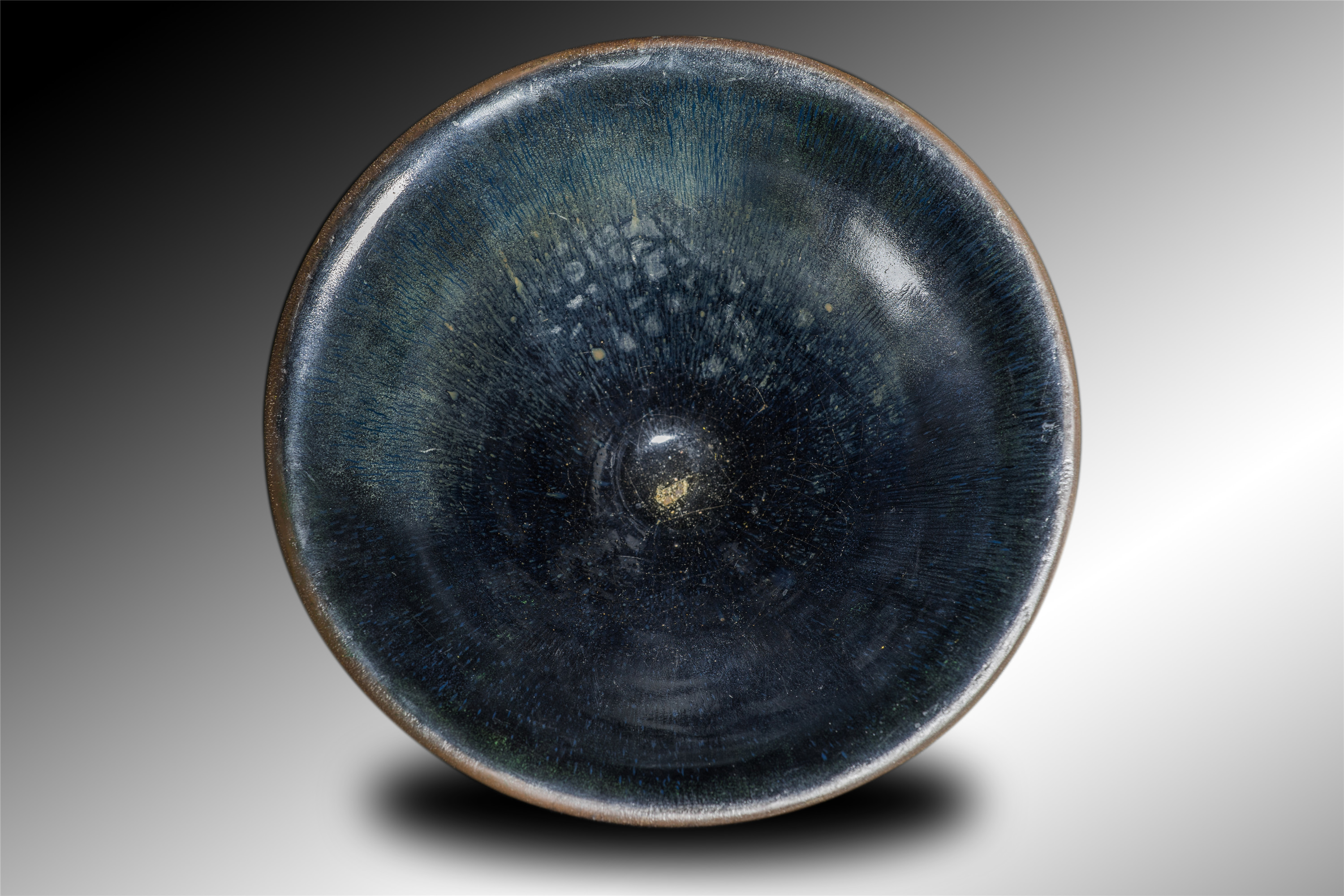 属上乘之作,宋代蓝兔毫撇口盏 口径高达18.3公分