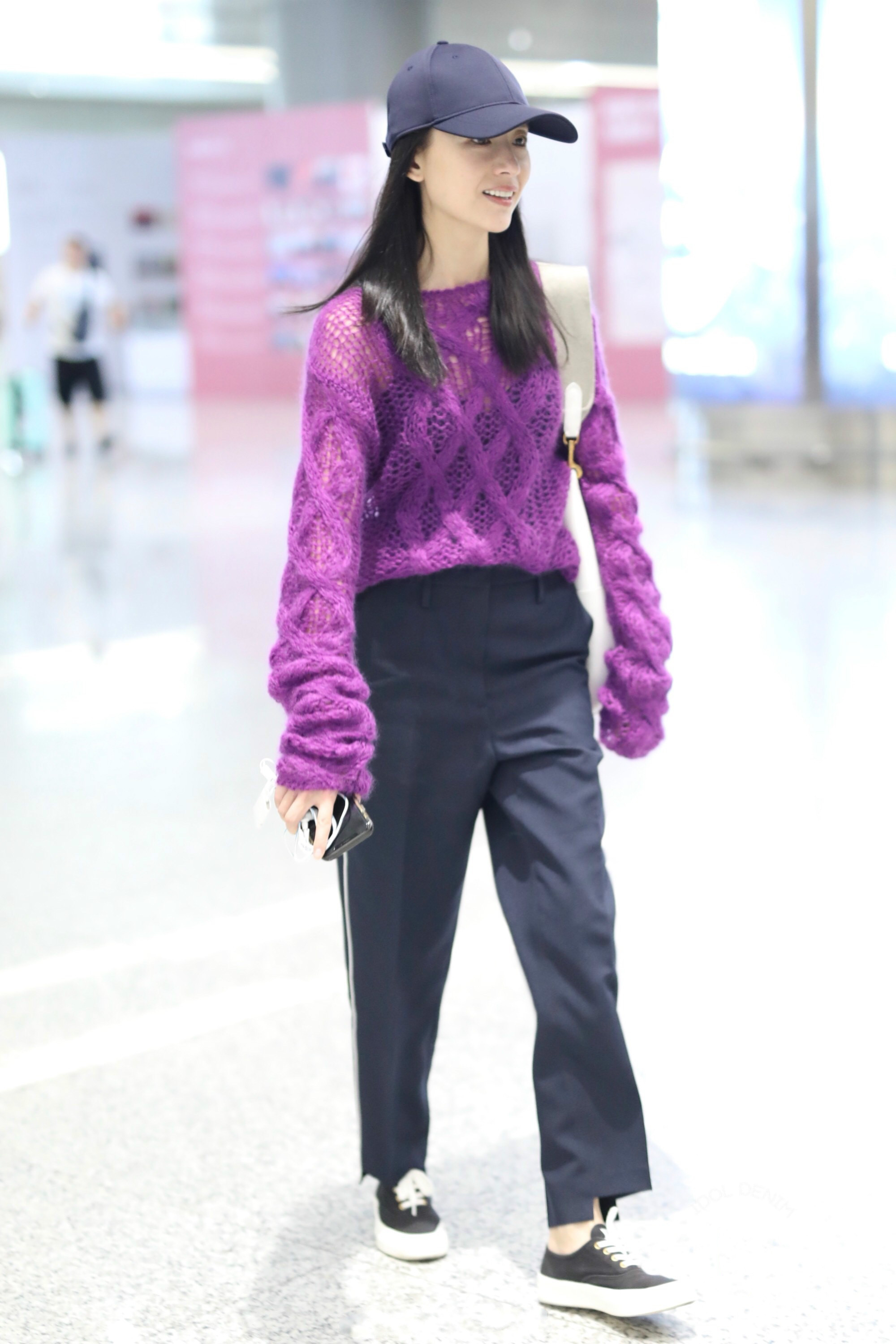 国内女明星机场街拍-董洁