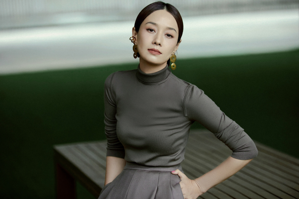 马伊琍出席maxmara品牌活动 灰色系造型优雅与现代并存