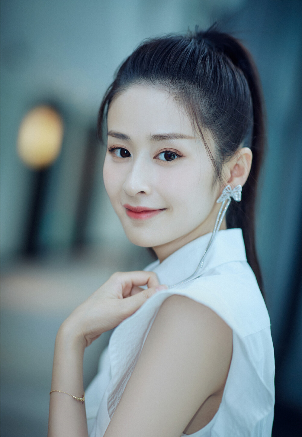 颖儿:花容月貌,秀丽动人