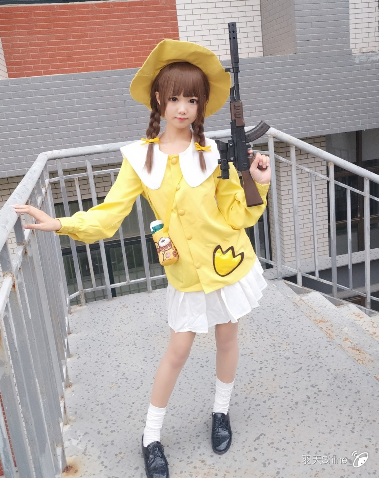 最新和平精英小黄鸭cos,为羽天小姐姐发电