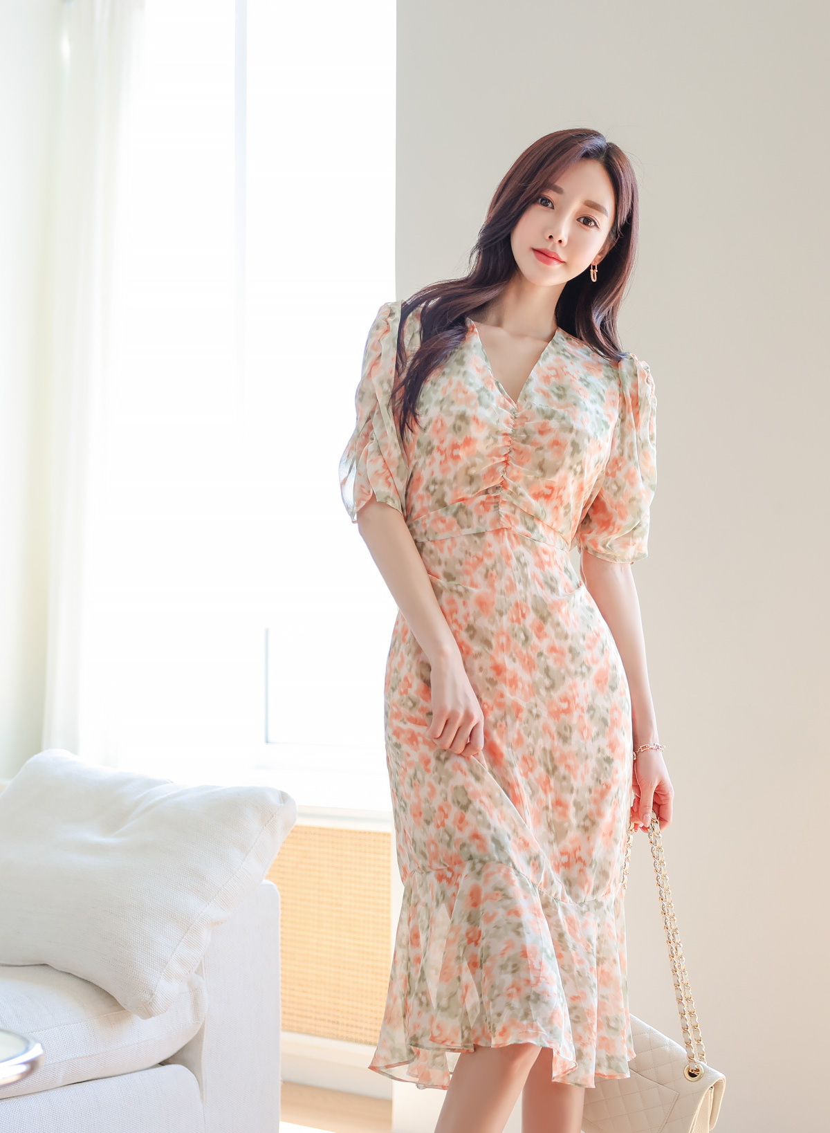 孙允珠每日穿搭:伏尔塔瓦河畔仙橘芳野碎花裙