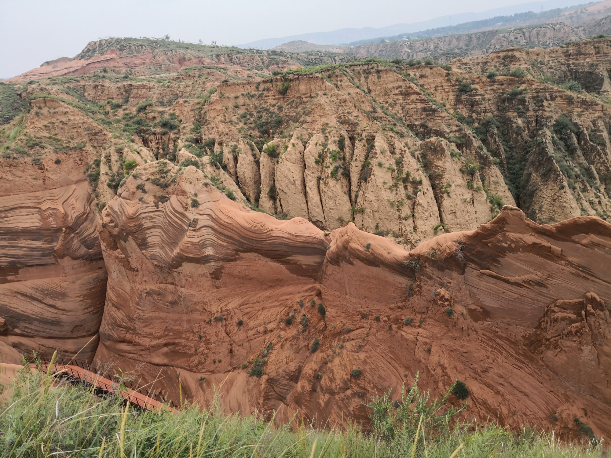 陕北"波浪谷":黄土地里的丹霞地貌!