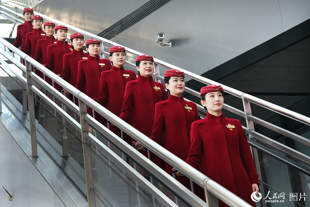 津兴城际铁路开通在即 乘务员进行岗前培训