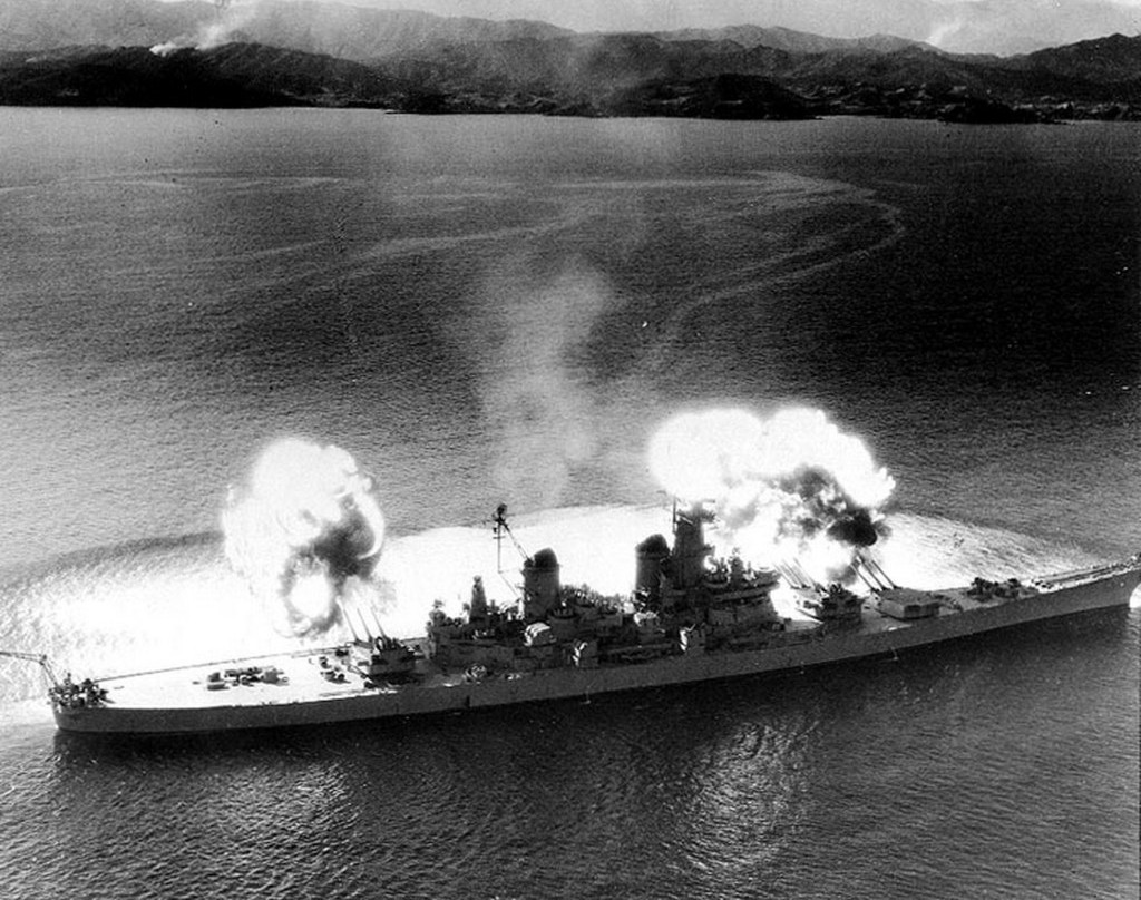 二战时期美国先进战舰"衣阿华"号战列舰,用镜头还原实战细节!