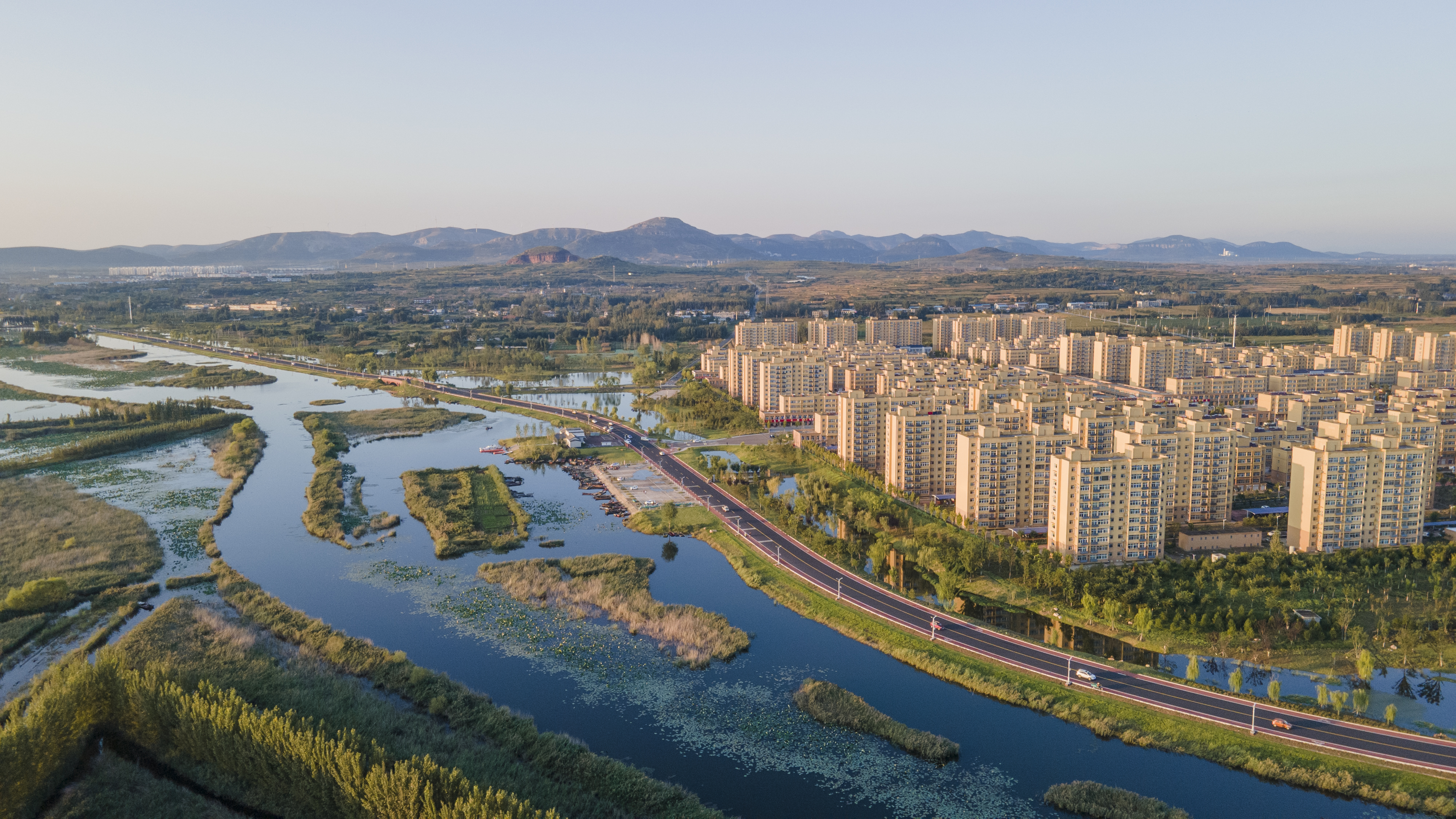 航拍东平湖滨湖大道,滨湖湿地公园,老湖镇凤凰社区,水泊社区