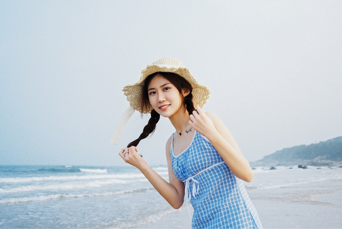 女孩摄影:夏天的海边