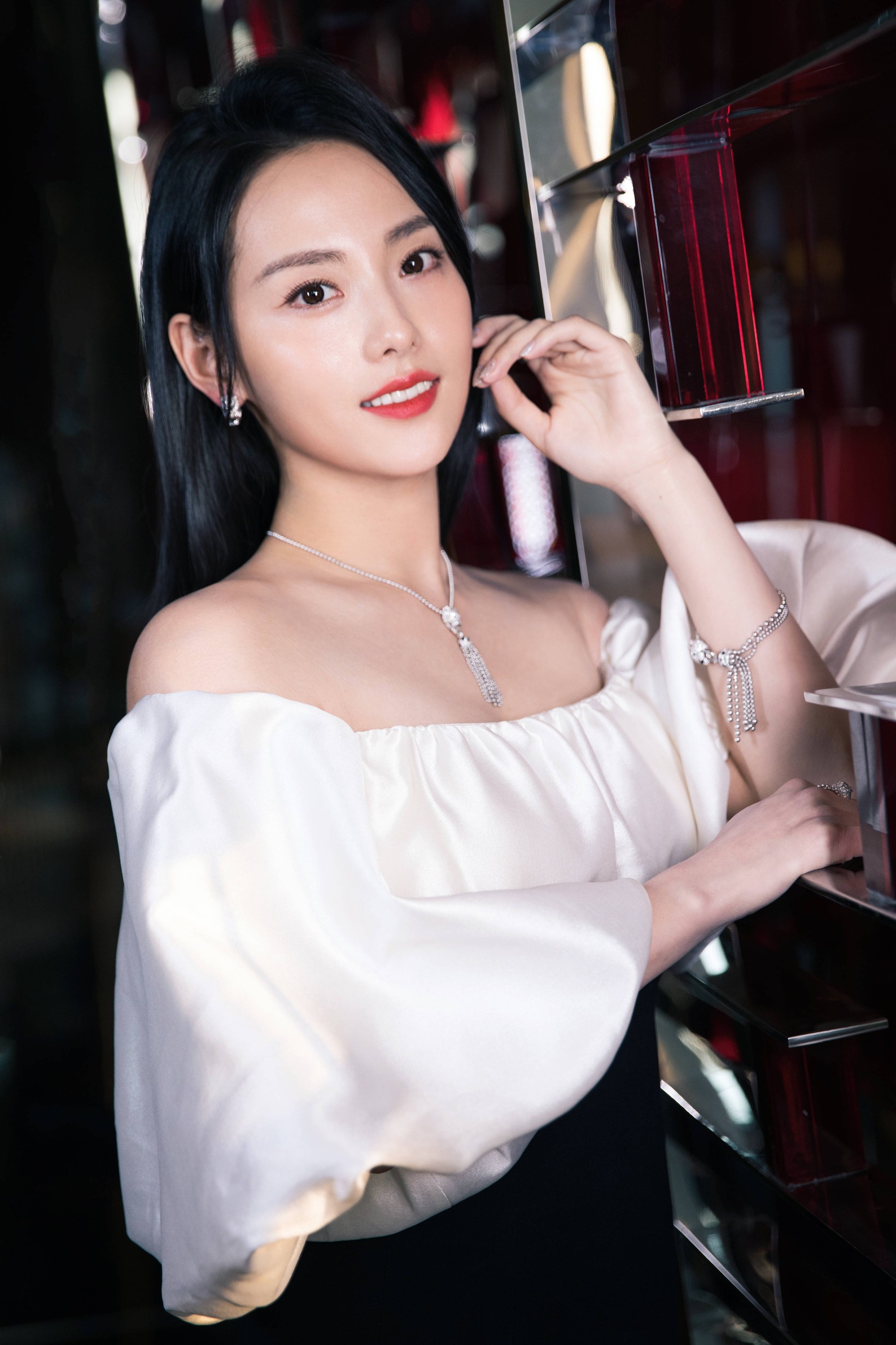 张嘉倪写真美图:芙蓉如面,气质优雅