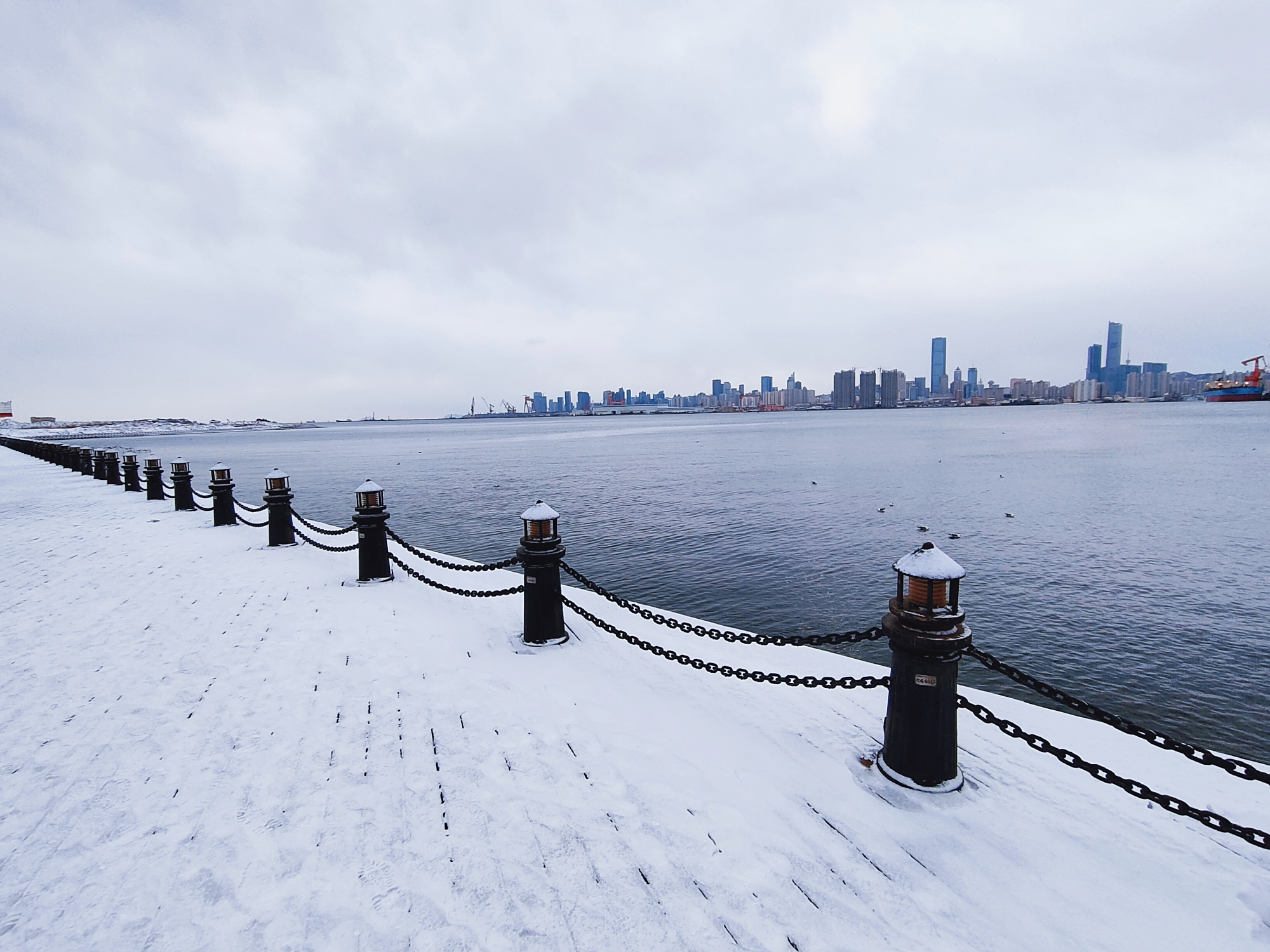 雪中的大连钻石湾
