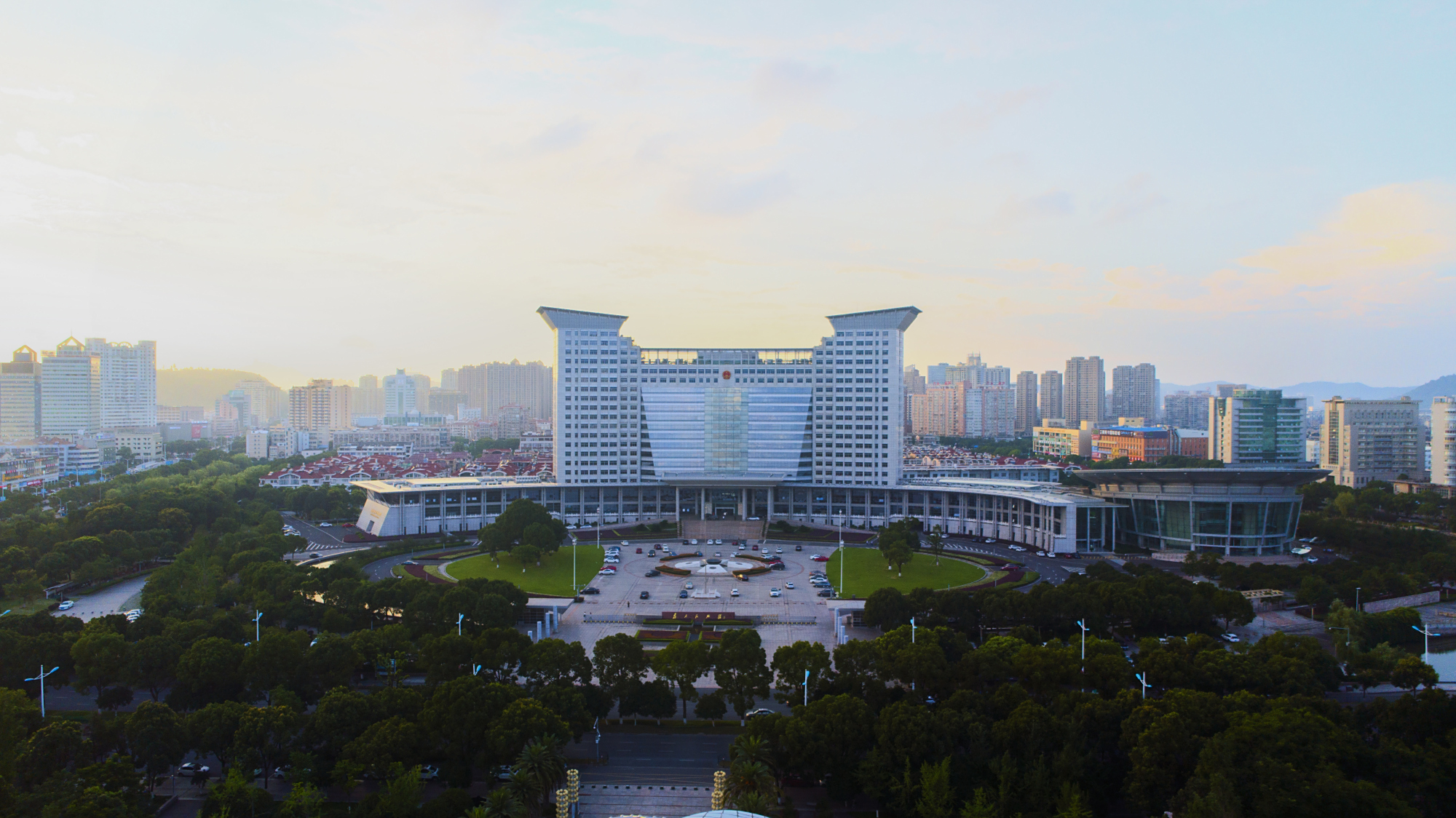 无人机航拍下的温岭市政府!