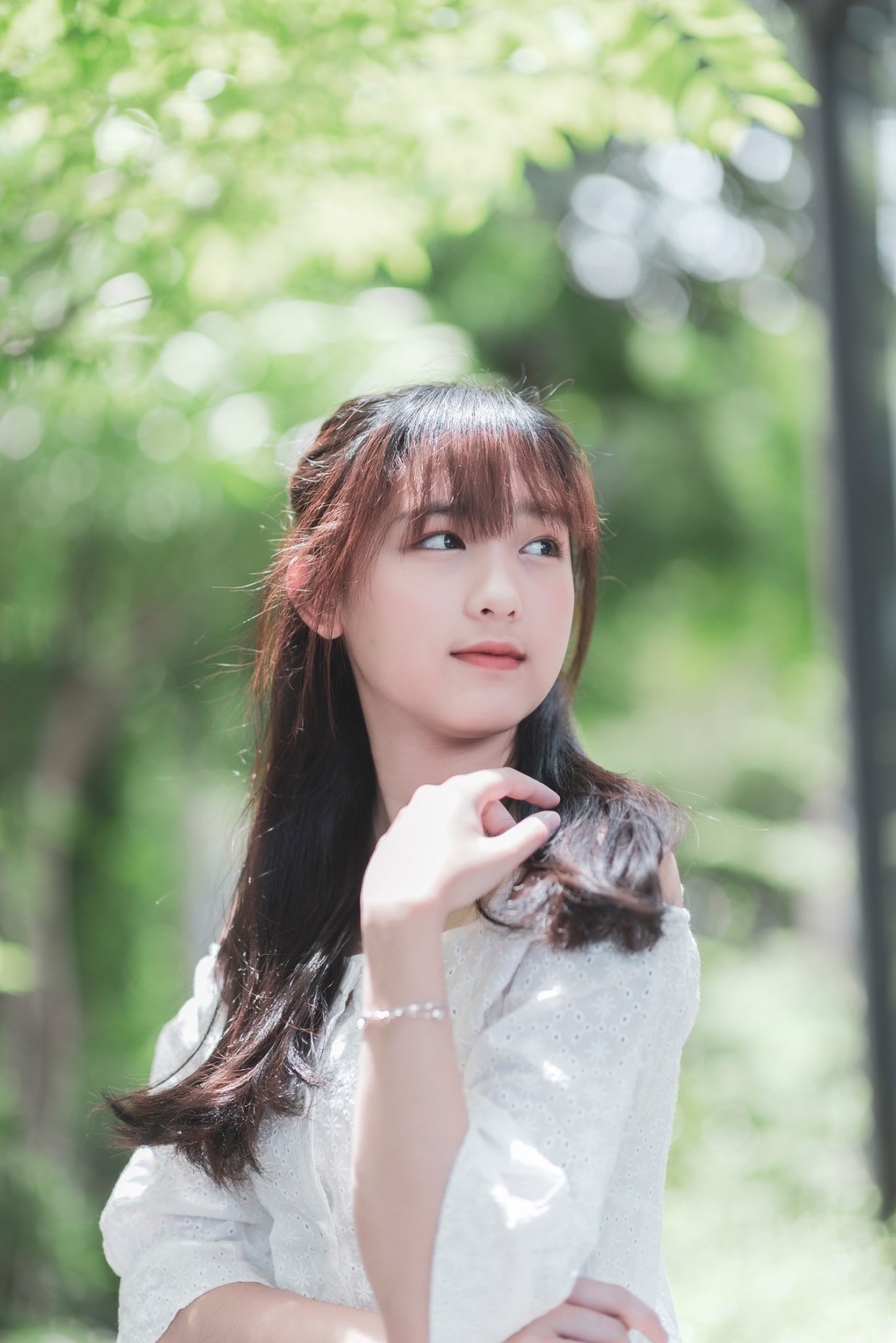 清纯美少女户外随拍,来亲近下自然美吧