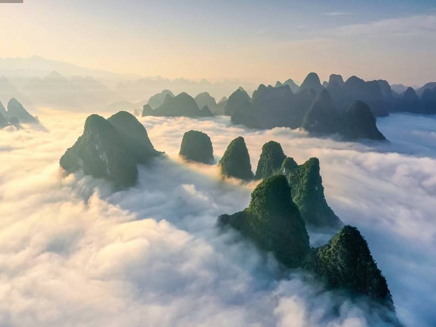 广西桂林相公山云海飘渺