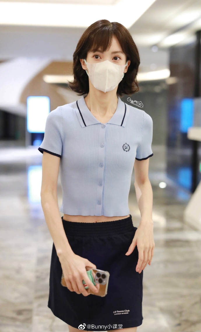 组图金晨饭拍上班路透曝光短发清爽秀蚂蚁腰身材清瘦