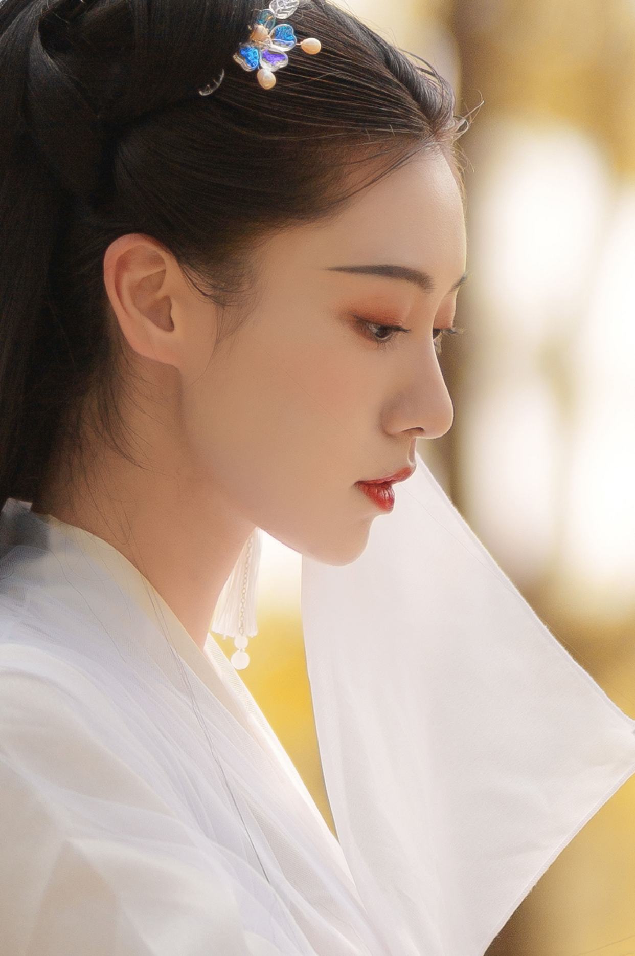 姑苏美人初长成,想揭开白裙汉服小姐姐的神秘面纱吗?