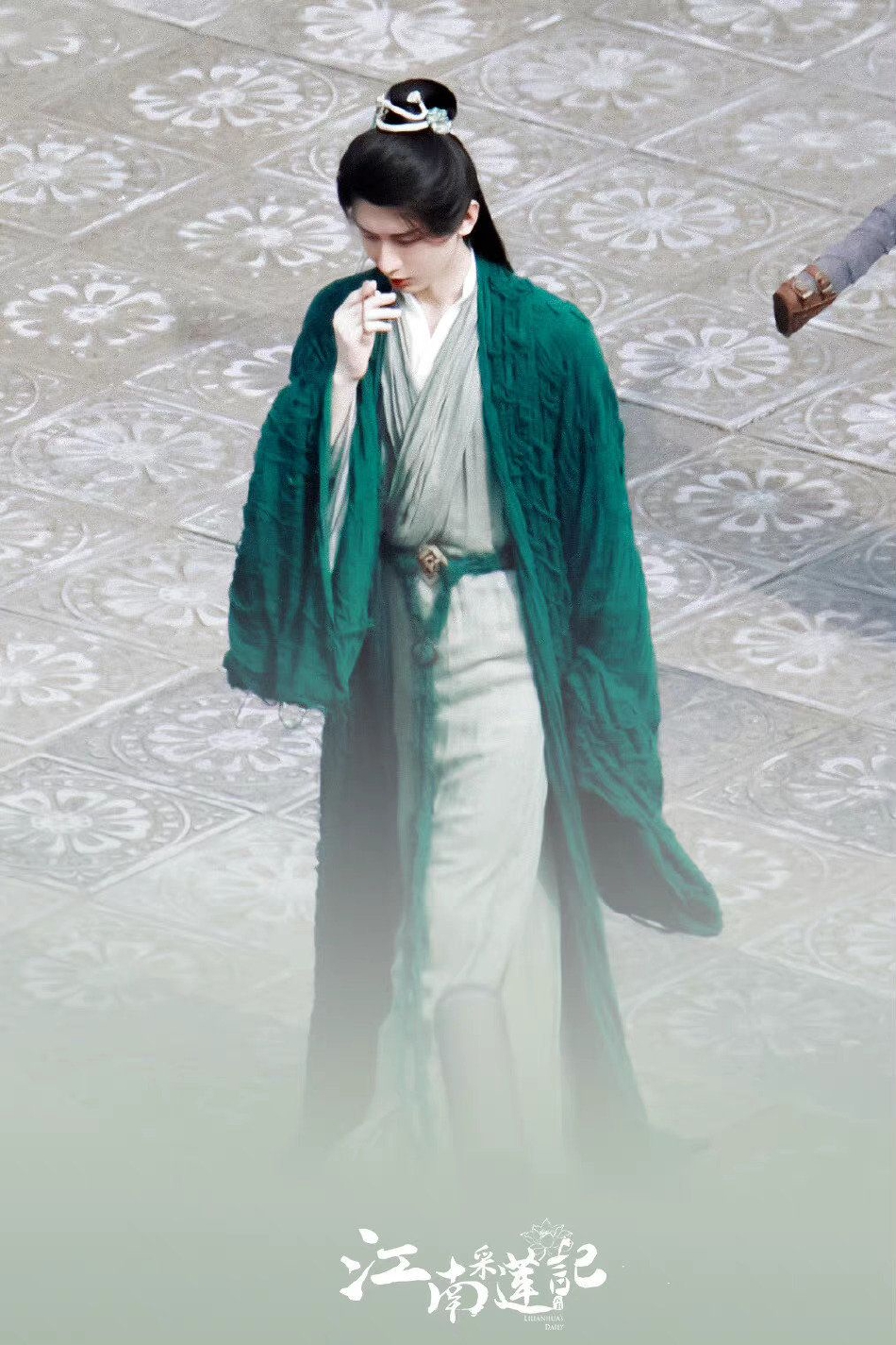 组图:《莲花楼》正在拍摄中 成毅女装新娘造型路透来袭