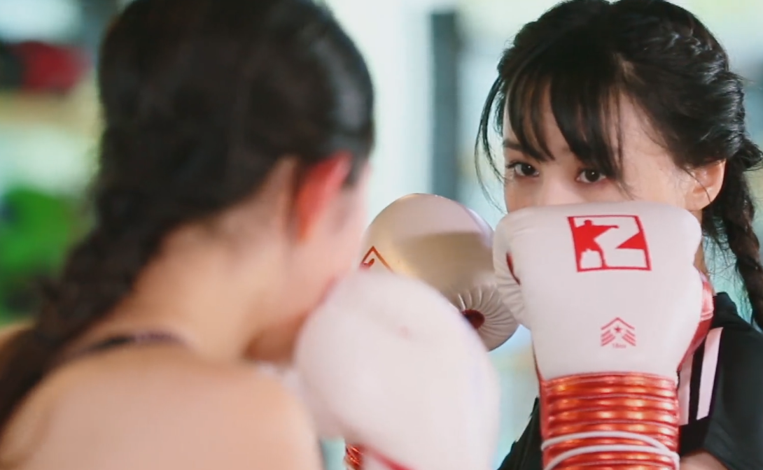 《让生活好看》:郑爽与闺蜜打拳击,动作超"飒"