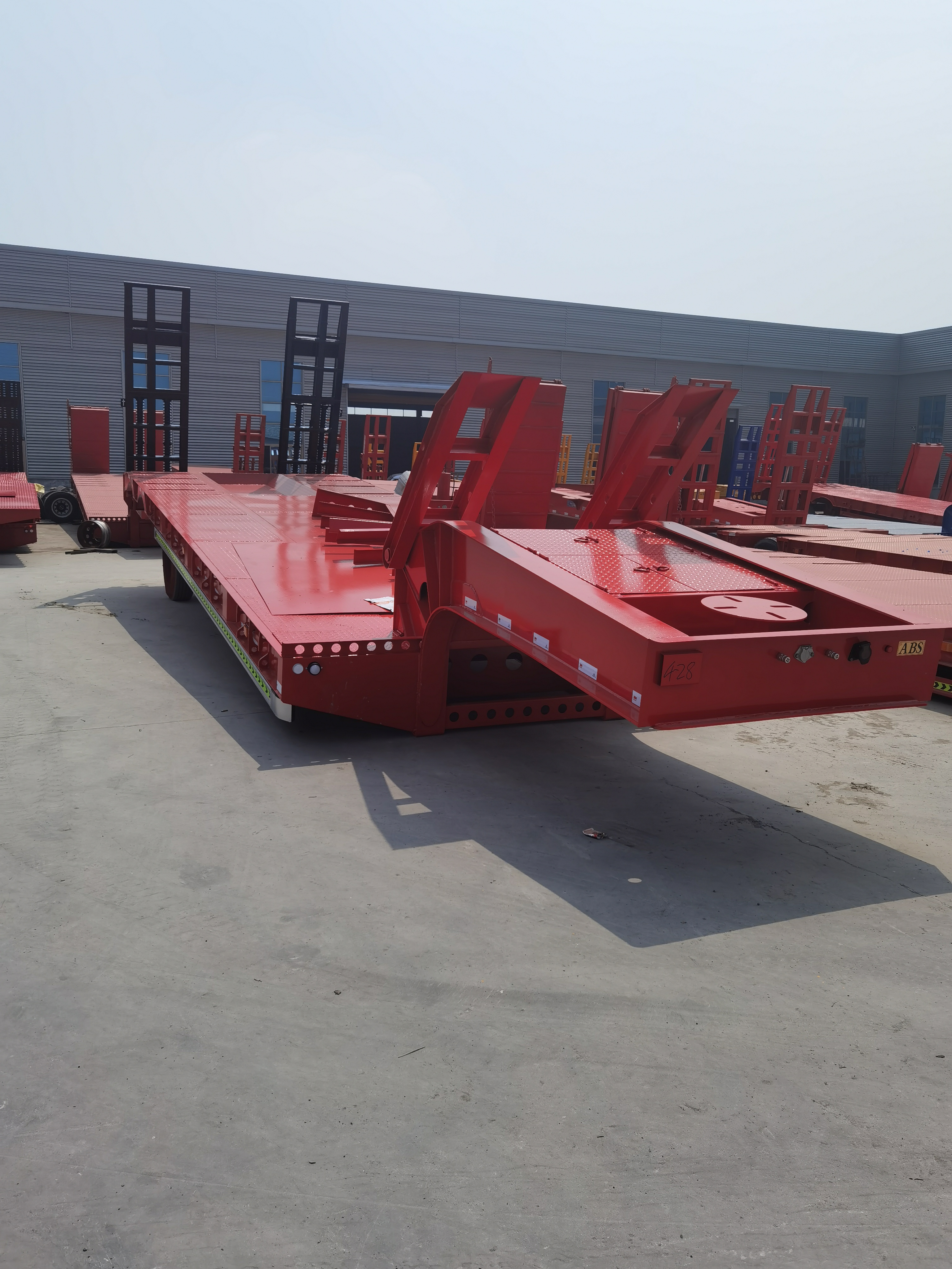 勾机板运输半挂车 挖掘机运输半挂车 低平板半挂车