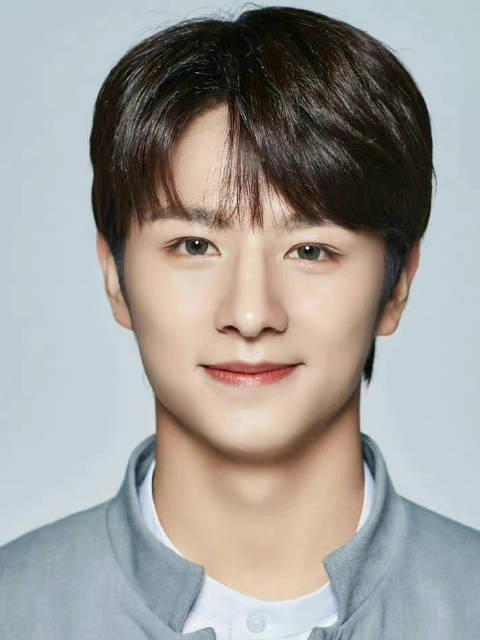 组图:张艺兴染色体公司曝光练习生合照 林韩中陈炳帆颜值高