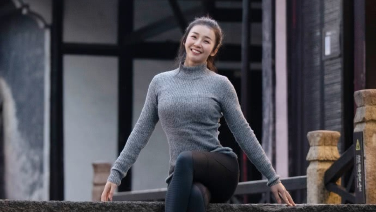 最受球星欢迎的nba女主播,活泼靓丽,热爱健身