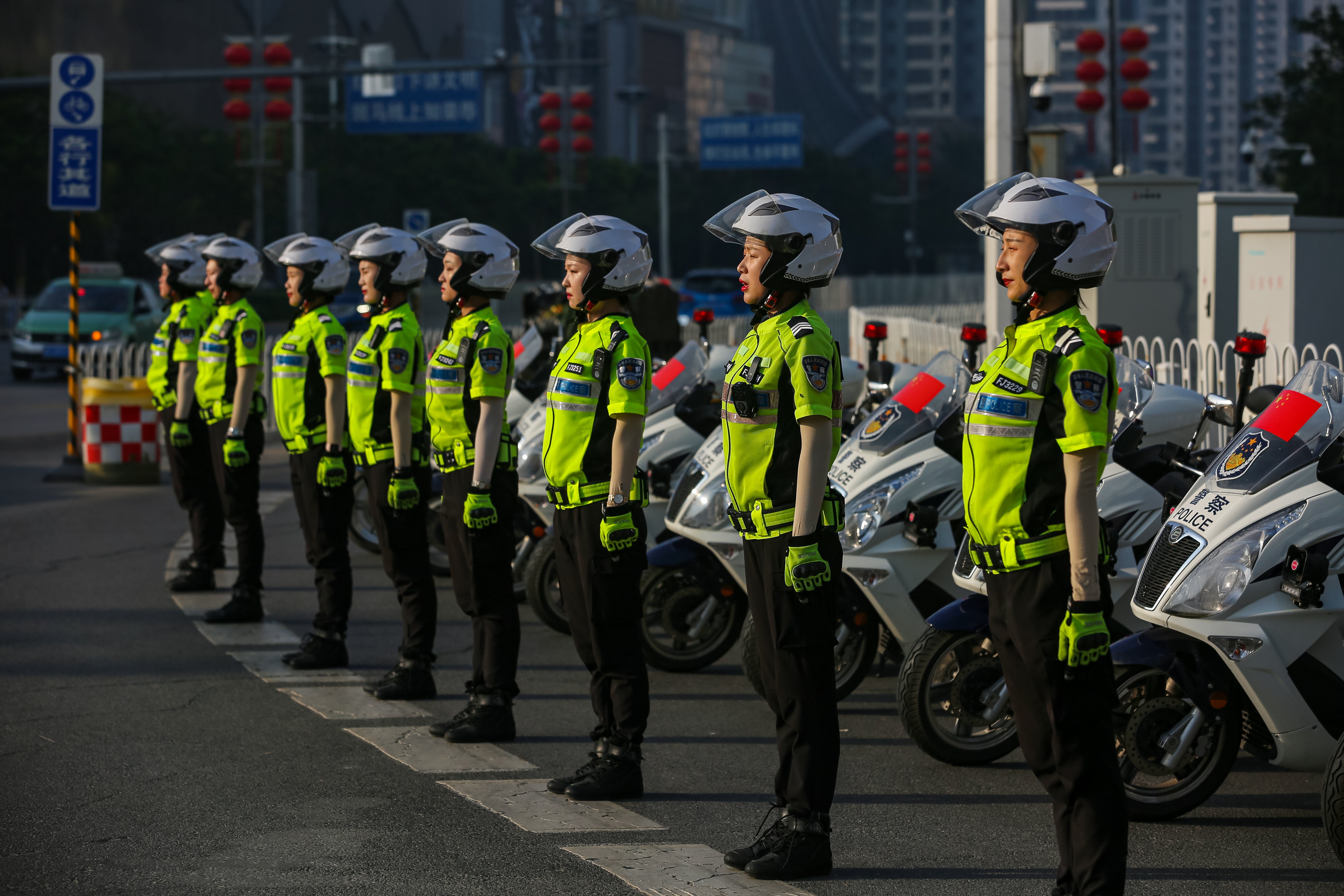 邯郸美丽女骑警