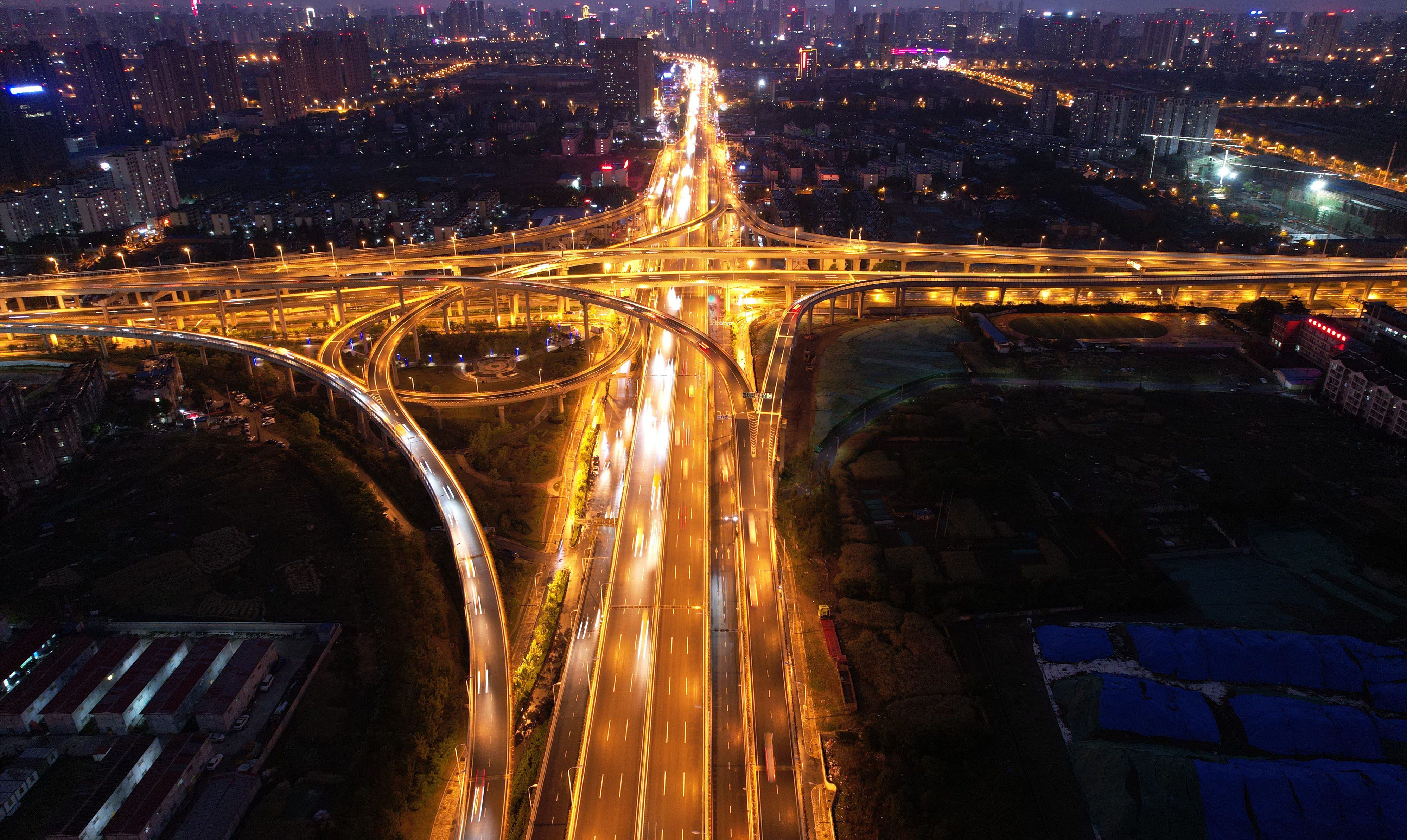 合肥瑶海:郎溪路高架桥夜景璀璨夺目,车水马龙