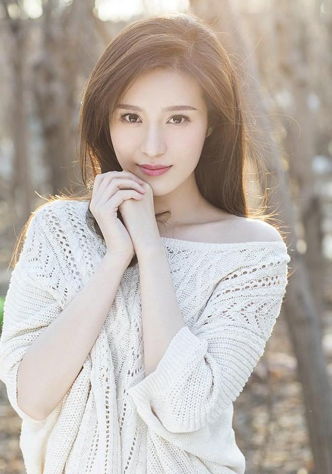 91年浙江诸暨女演员邬靖靖,被人称为"最清纯的西施"