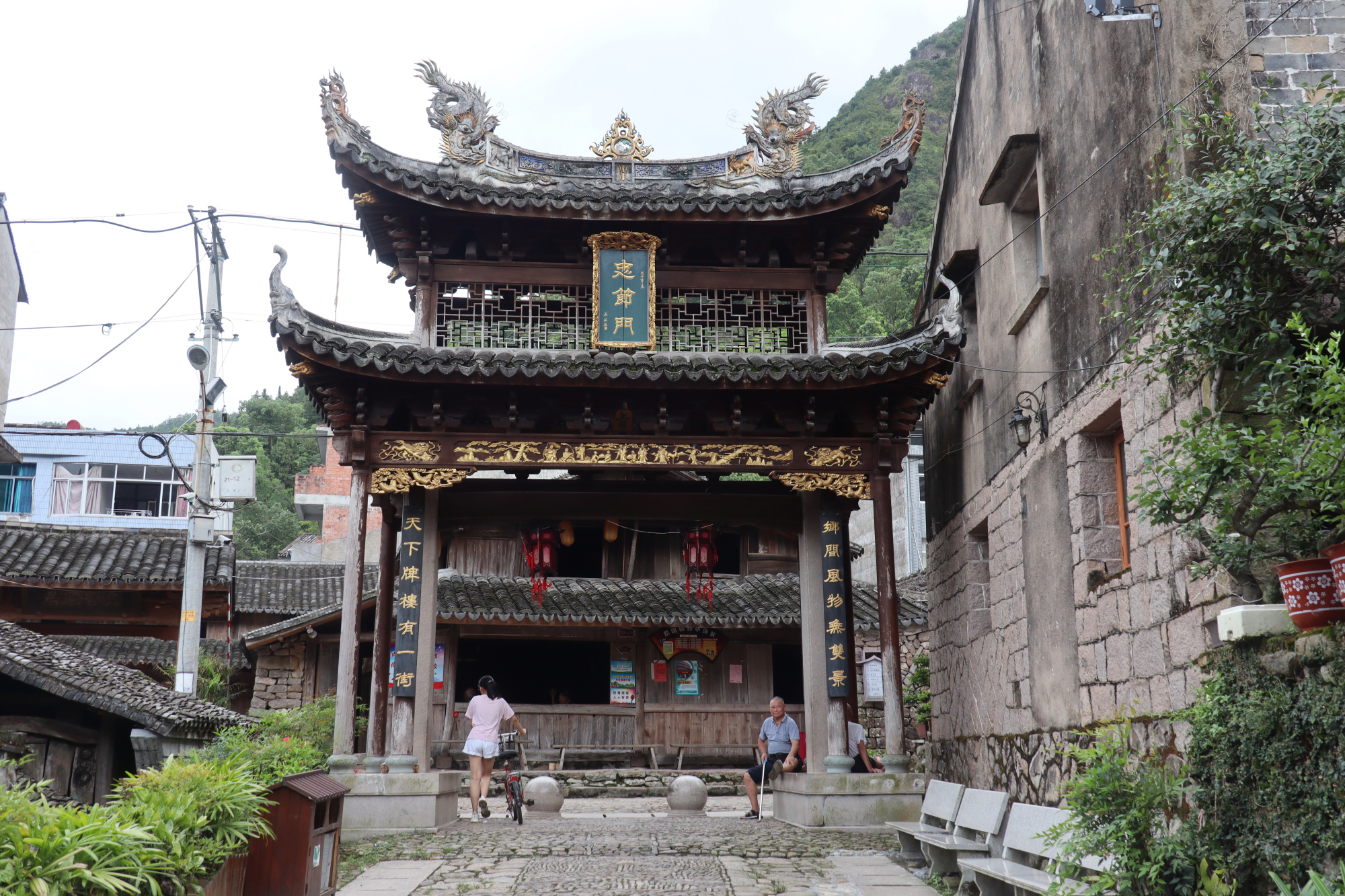 雁荡山边上的南阁古村牌楼群