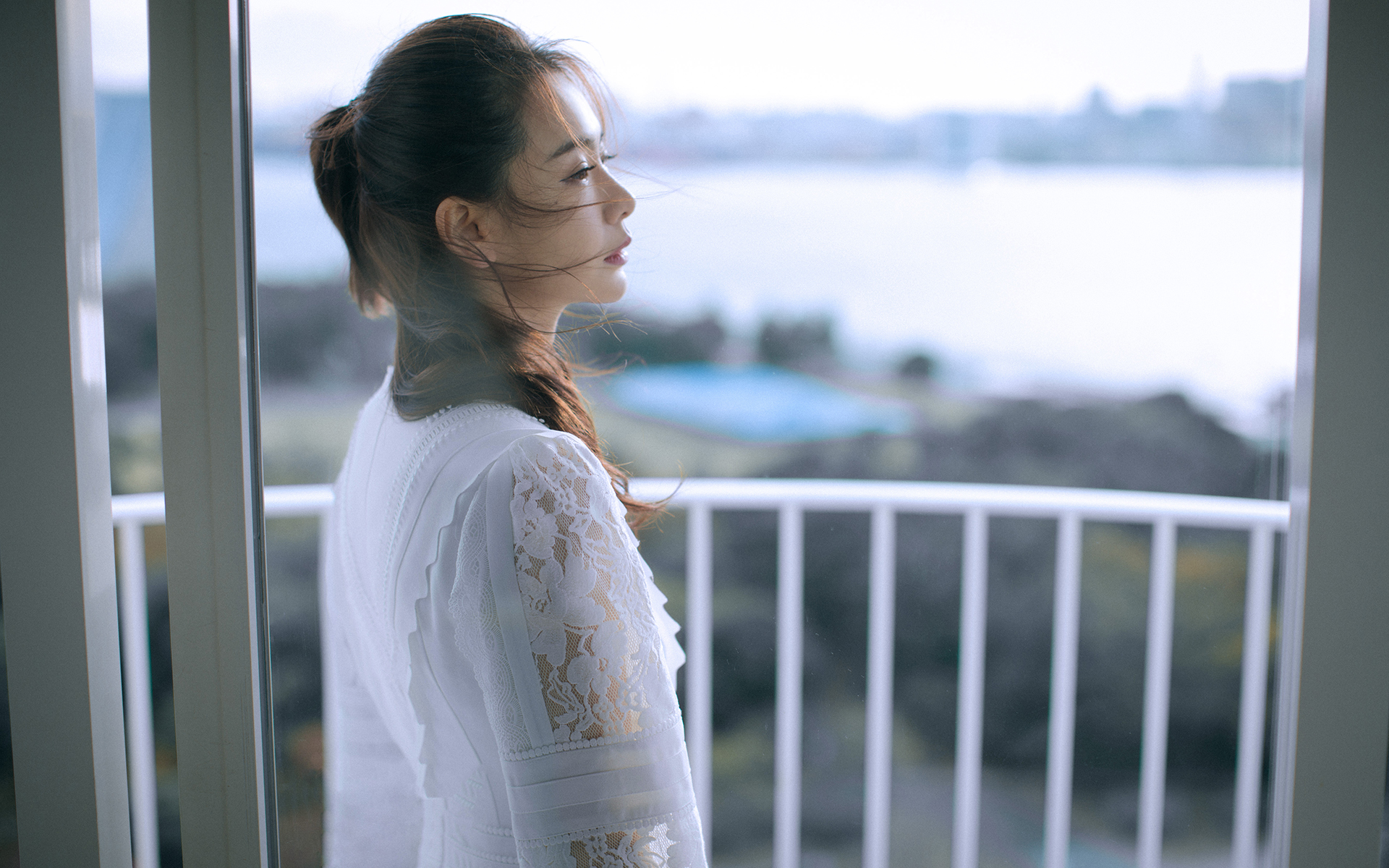 图集:分享一组大美女戚薇纯白优雅写真壁纸,欢迎收藏!