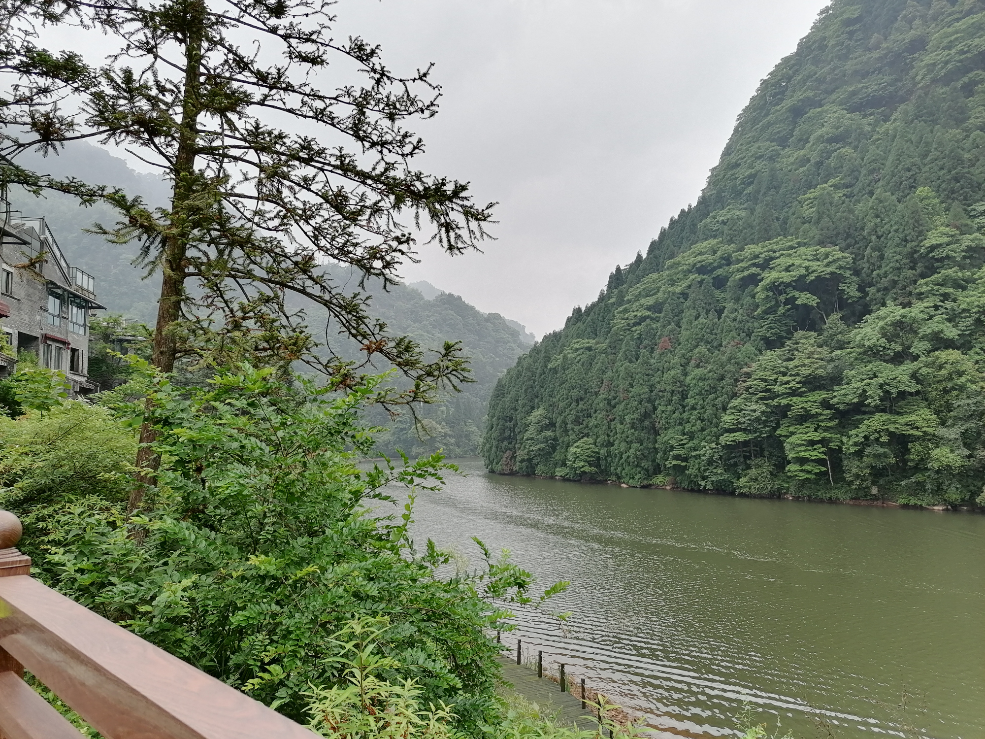 江津四面山龙潭湖假日小镇风光