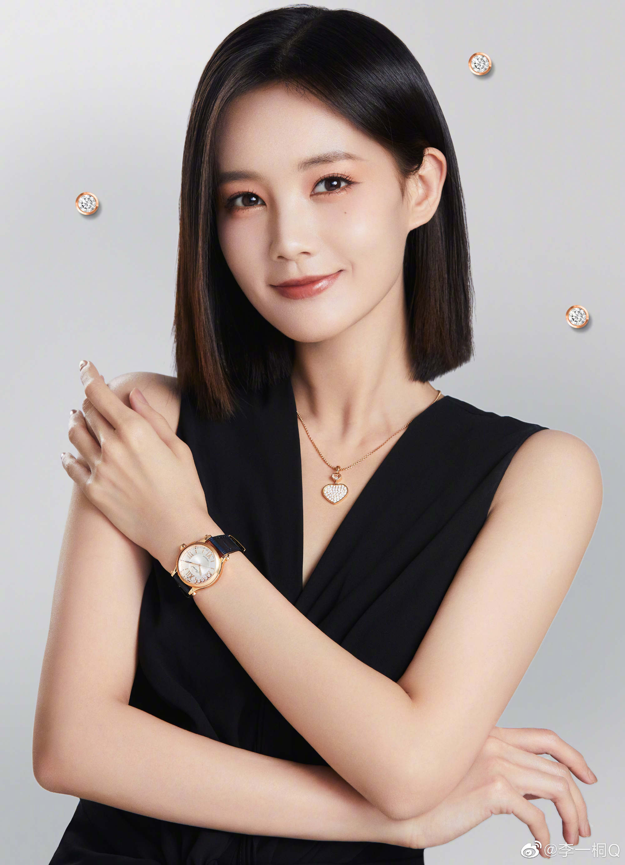 李一桐清纯可爱,五官轮廓清晰