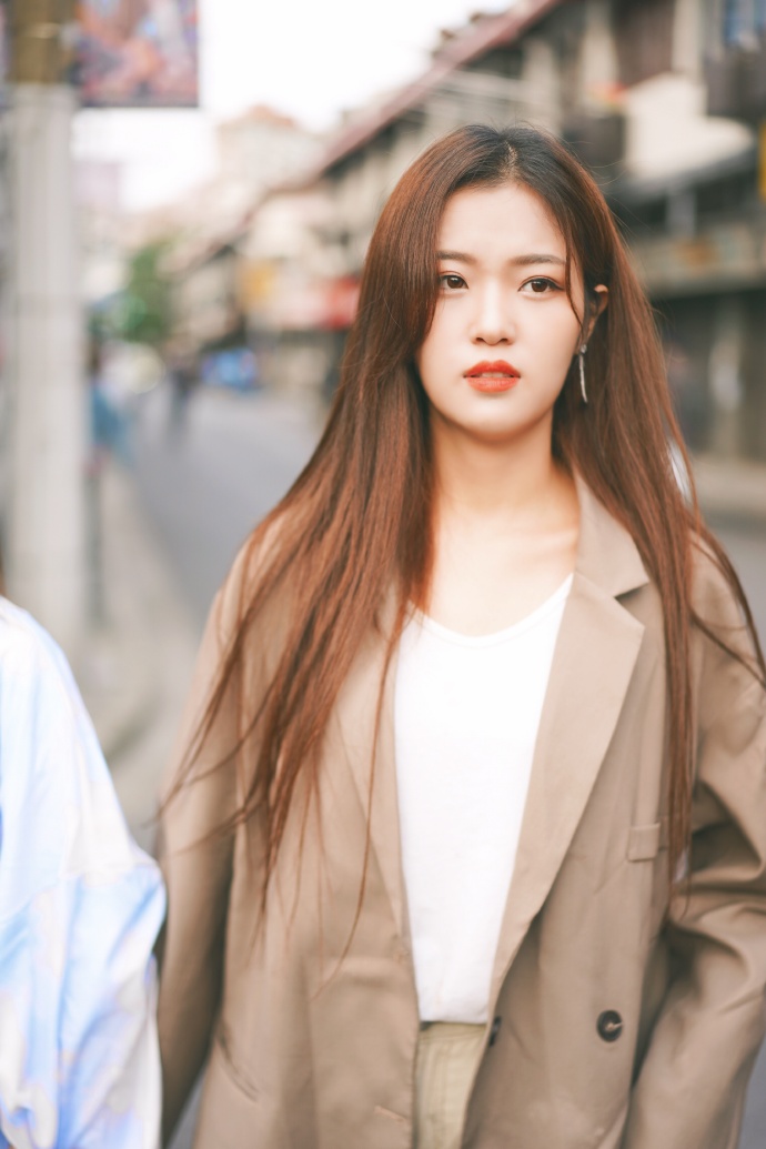 美女艺人孙语姗迷人美照欣赏