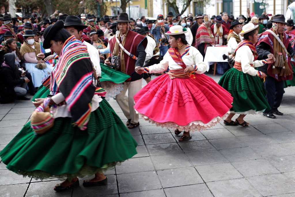 玻利维亚人参加安第斯新年邀请仪式