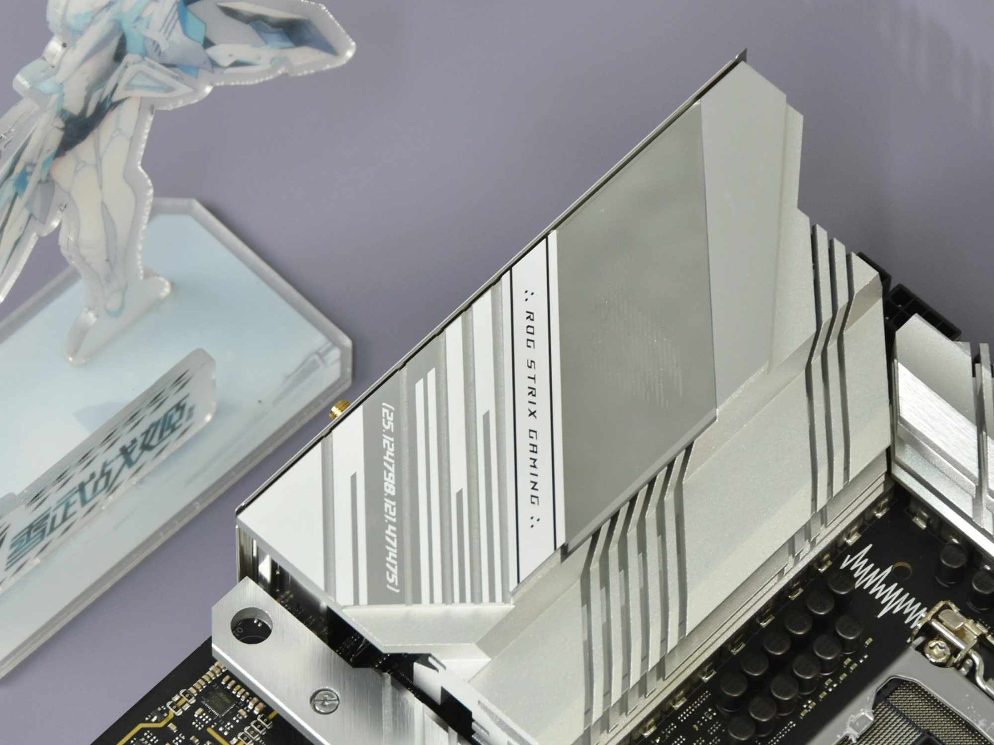 颜值出众战力十足!华硕rog z590吹雪主板欣赏