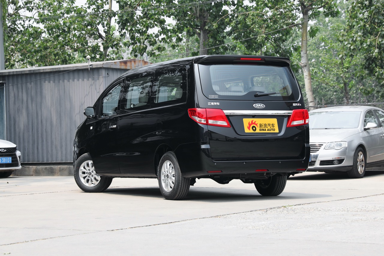 选择丰富空间大 实拍江淮瑞风 m4