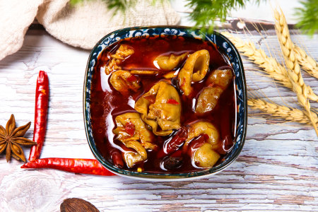 红油肥肠:让你欲罢不能的肥肠菜肴!