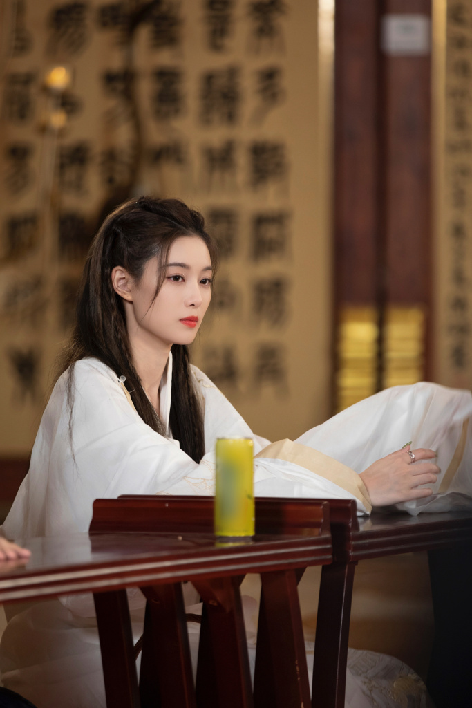 徐艺洋《打卡吧吃货团》花絮照曝光 变古装女神"穿越"神都洛阳