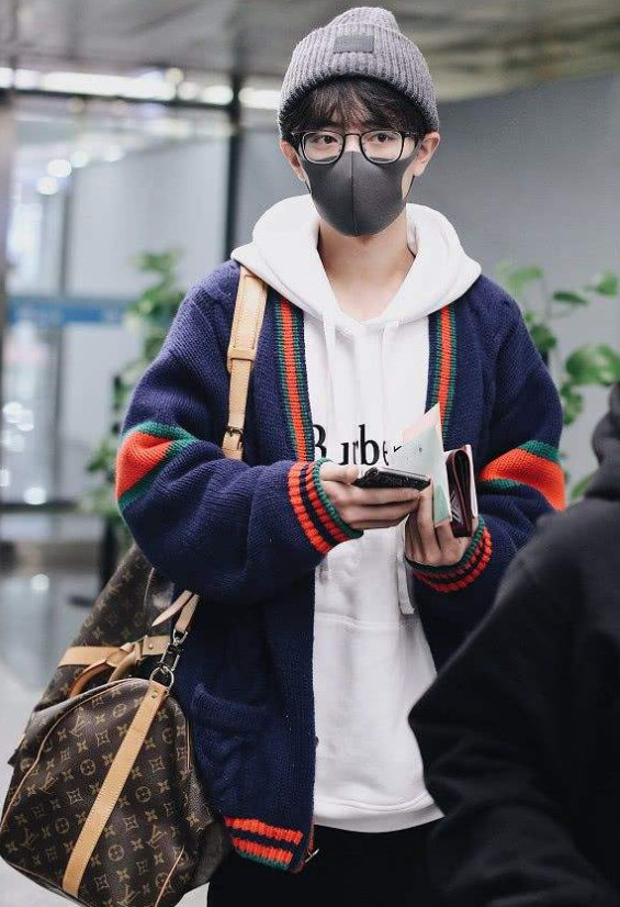 肖战开衫毛衣造型之毛衣战系列,高清壁纸,快点下载啦