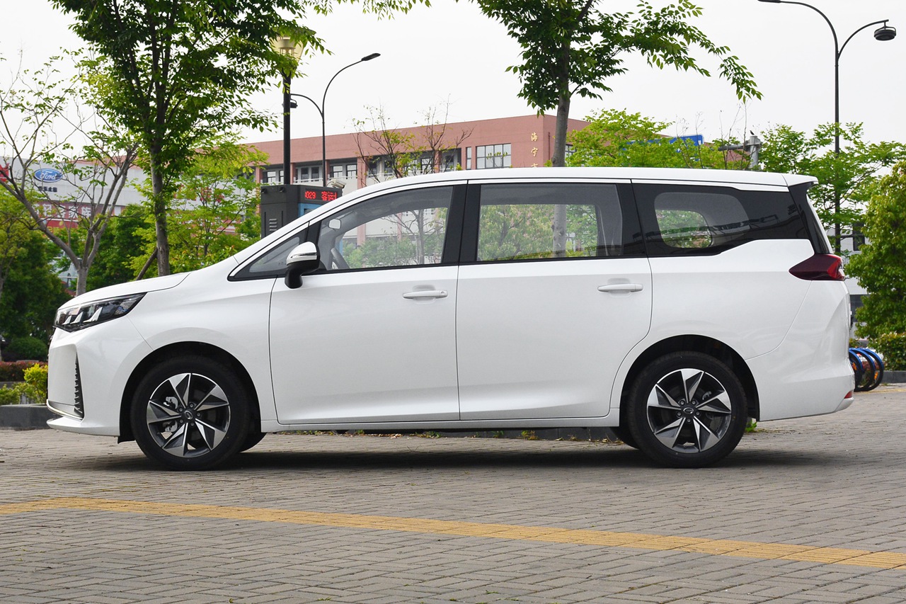 2021款传祺m6 pro 270t 自动豪华版