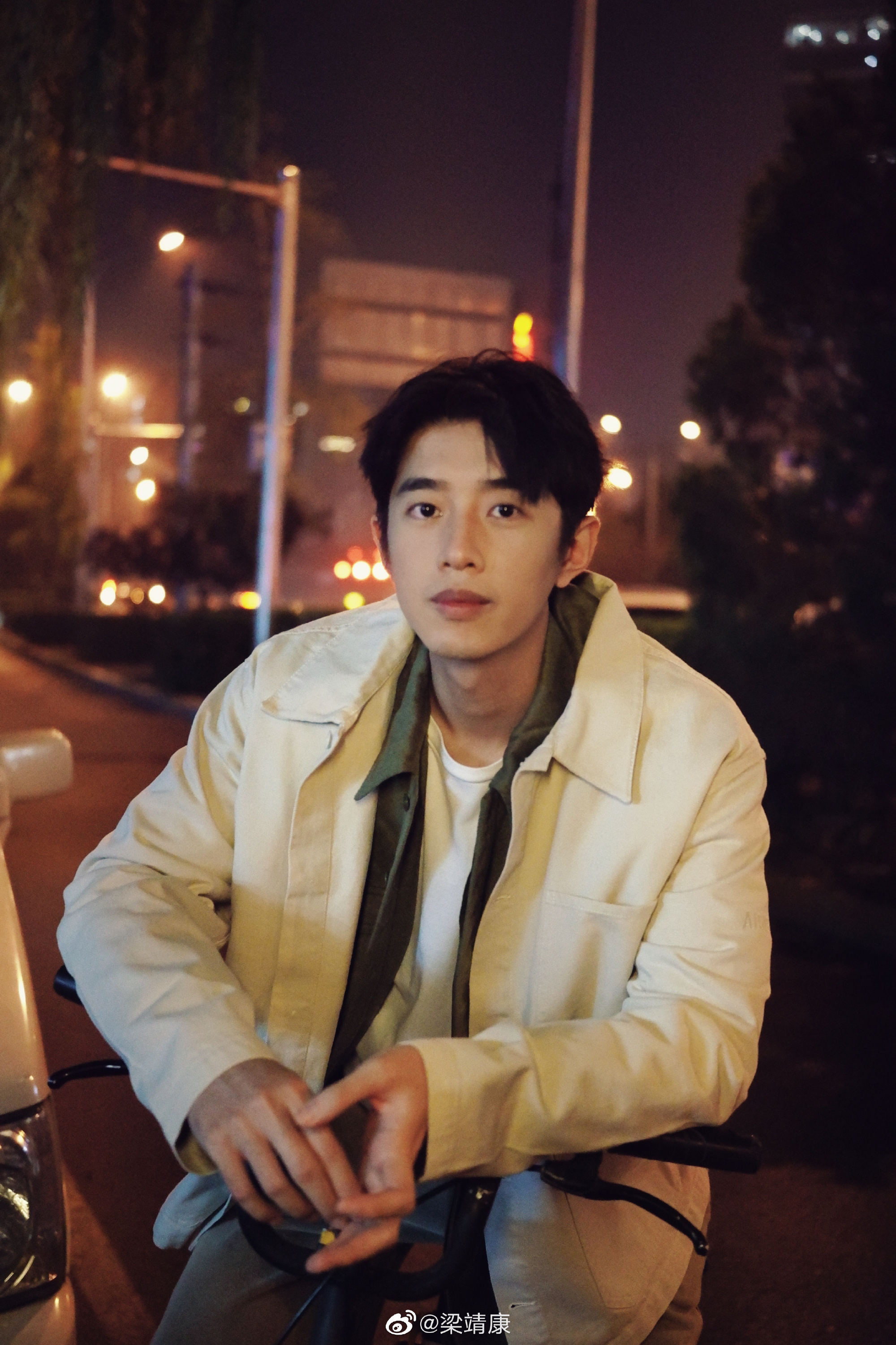 梁靖康帅气十足