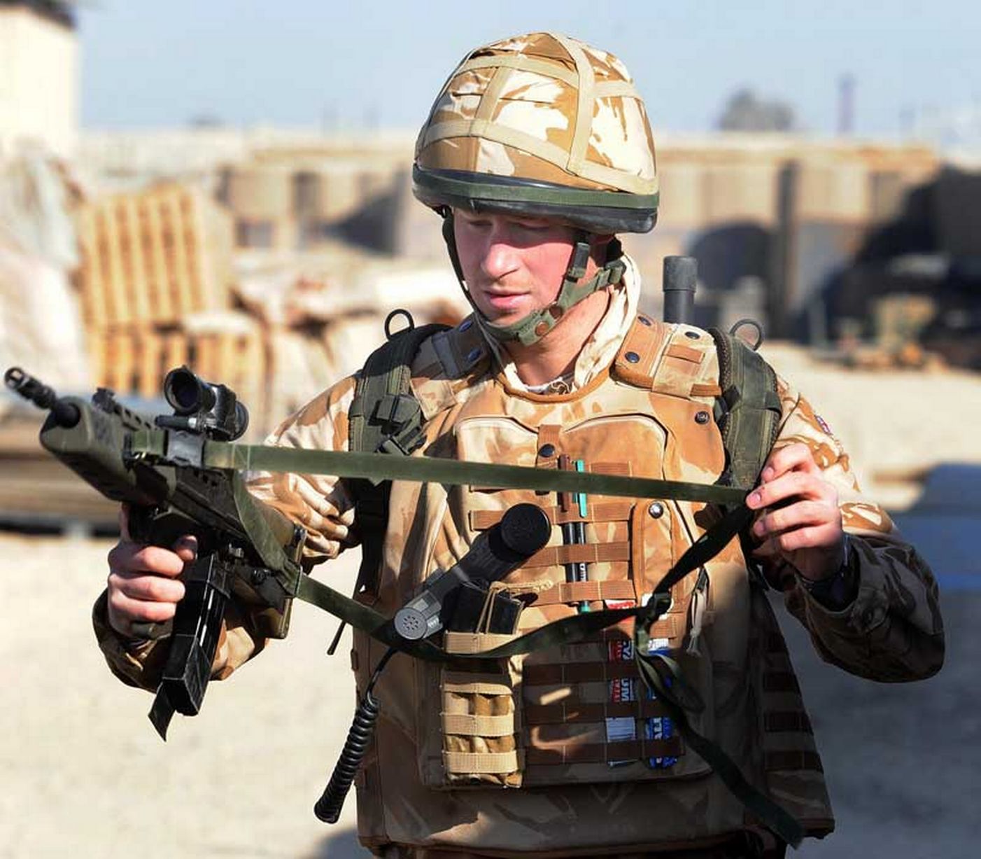 英国哈里王子戎装照